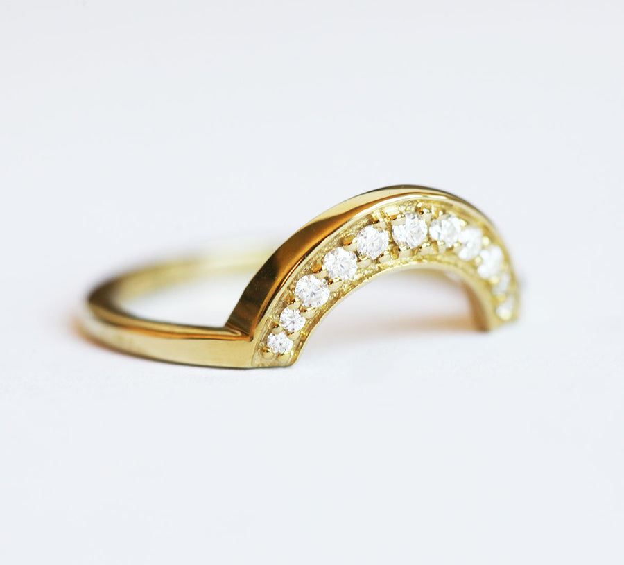 Arch Curved Band with Moissanite