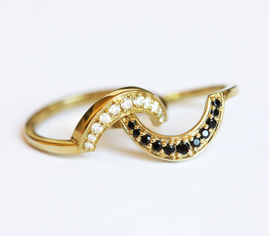 Arch Curved Band with Black Spinel