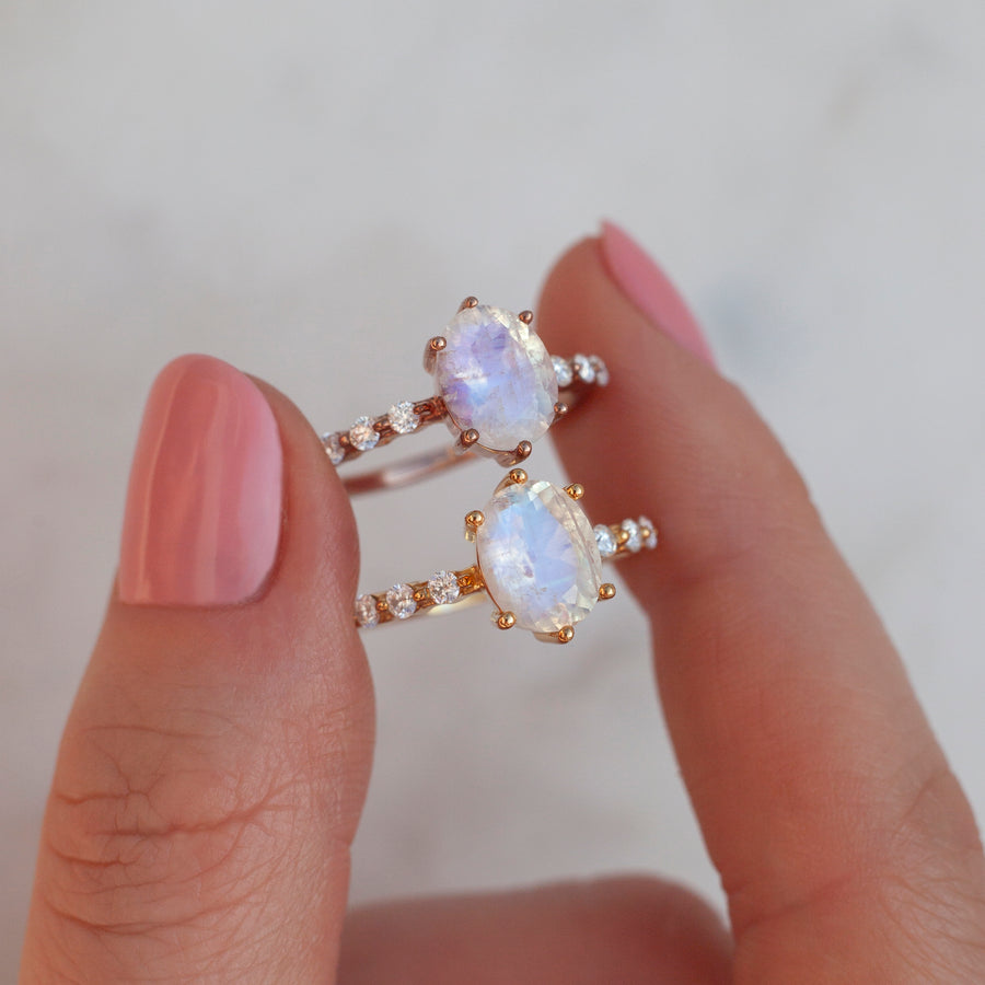 Stella Oval Solitaire Moonstone Ring with Moissanite