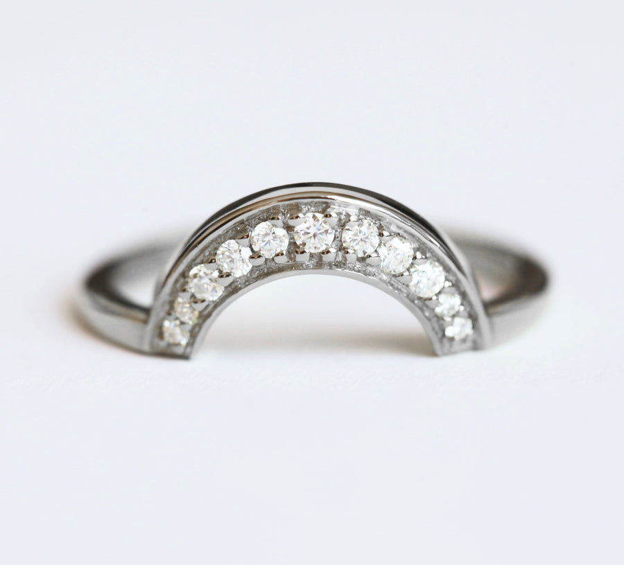 Arch Curved Band with Moissanite